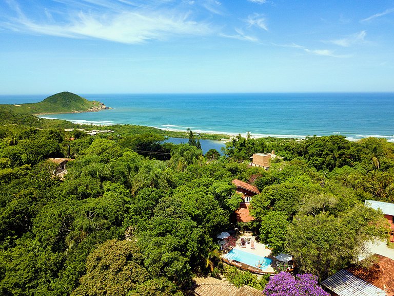 Chalé praiano com churrasqueira