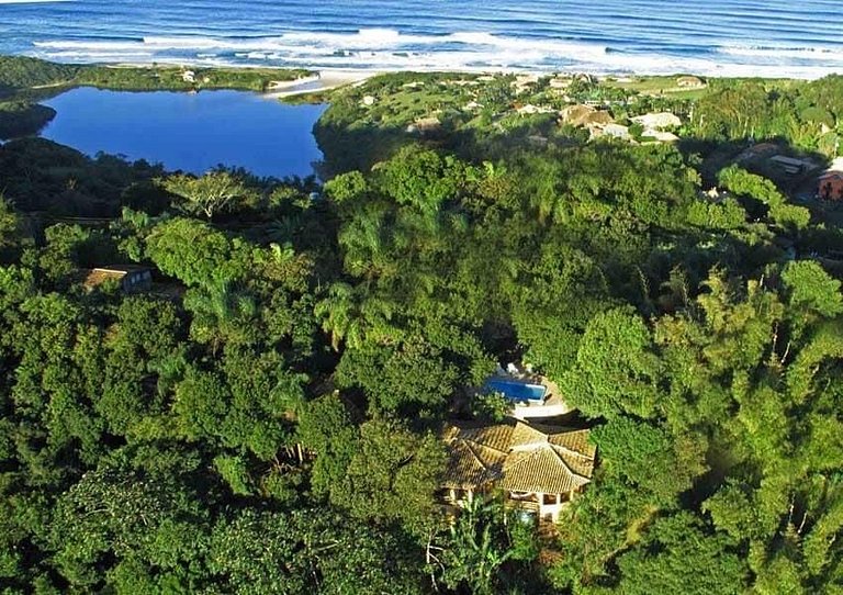 Chalé praiano com churrasqueira